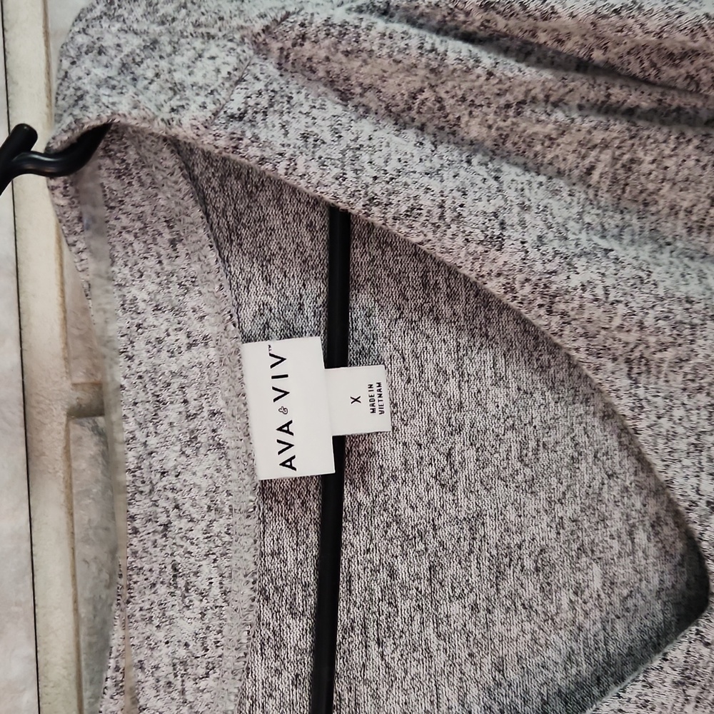 Sweater - Picture 3 of 4
